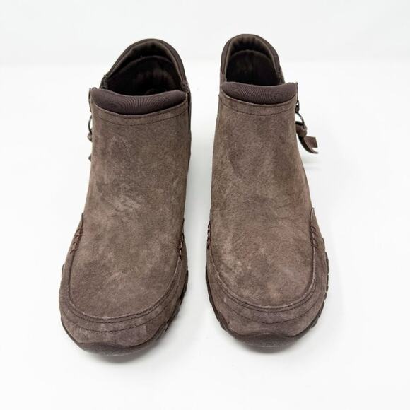 NWOB Skechers Brown Suede Flat Ankle Boots Women's Size 7 Relaxed Fit Side Zip - Picture 2 of 10